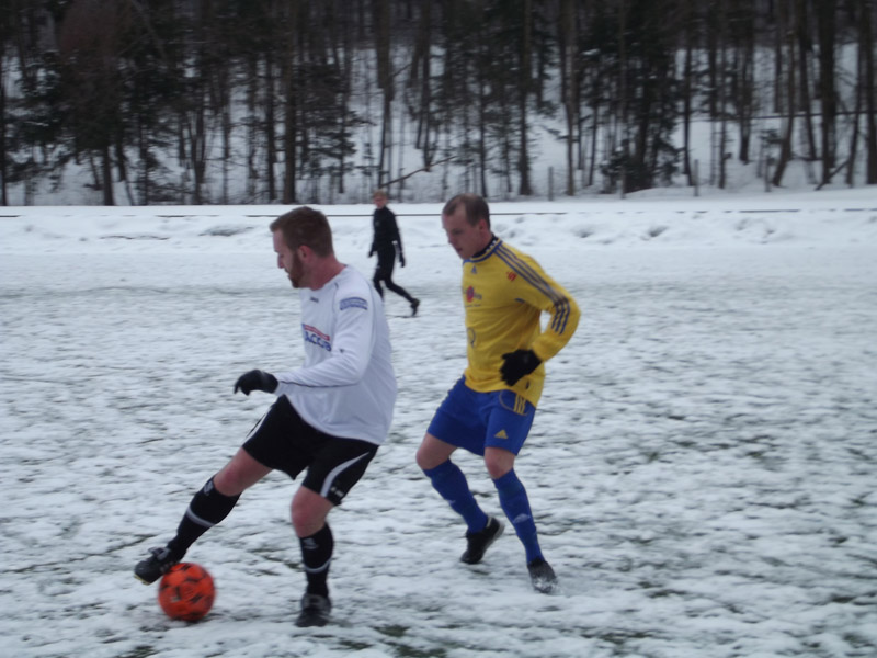 Neuzugang Willi Richter (gelbes Trikot) erzielte seine ersten beiden Tore in einem Pflichtspiel fuer den BSV